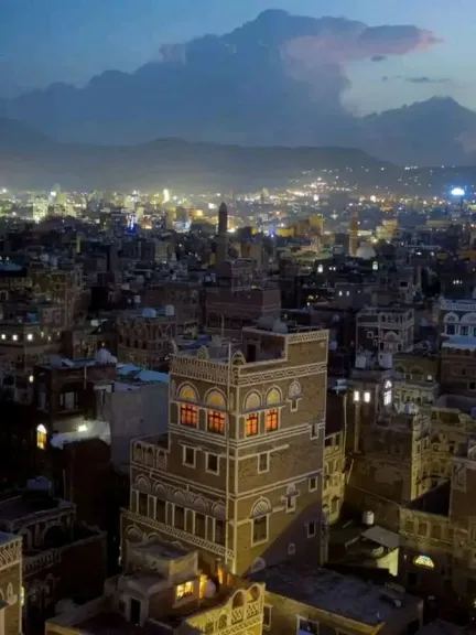 ”هل تريدون منّا أن نغادر باستثماراتنا اليمن... أم نلقي بأنفسنا من على جبل نقم؟” – مستثمر يمني يصرخ من قلب ...